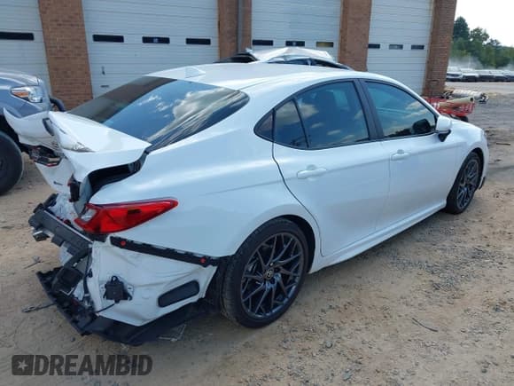 ✅ 2025 Toyota Camry XSE • VIN: 4T1DAACKXSU541016 • Lot: 43241016. Wystawiony na IAAI z przebiegiem 19 940 mil. Bezpłatny archiwum sprzedaży aukcyjnych z USA i szczegółowy raport historii pojazdu na DreamBid. Zdjęcie 4.