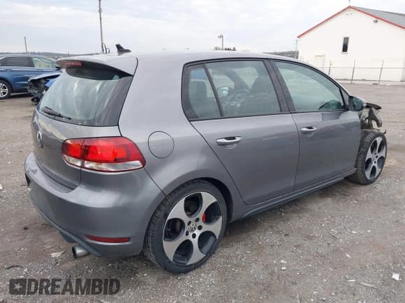 ✅ 2011 Volkswagen Golf GTI w/Sunroof & Navi PZEV • VIN: WVWHD7AJ4BW148305 • Lot: 42009129. Wystawiony na IAAI z przebiegiem 119 578 mil. Bezpłatny archiwum sprzedaży aukcyjnych z USA i szczegółowy raport historii pojazdu na DreamBid. Zdjęcie 4.