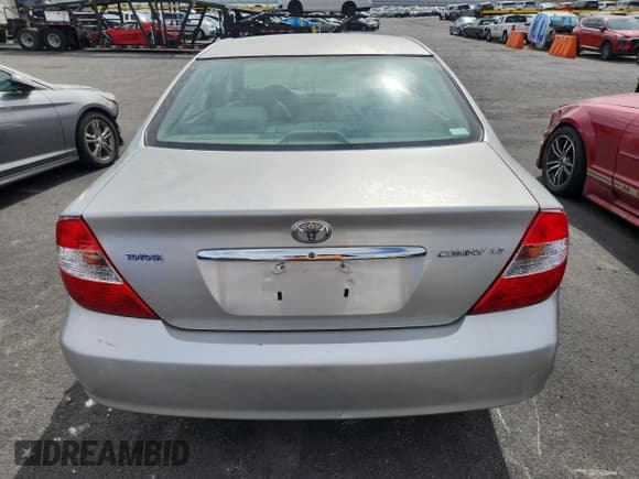 ✅ 2004 Toyota Camry STD • VIN: 4T1BE32K44U820294 • Lot: 85648045. Wystawiony na Copart z przebiegiem 205 697 mil. Bezpłatny archiwum sprzedaży aukcyjnych z USA i szczegółowy raport historii pojazdu na DreamBid. Zdjęcie 6.