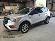 ✅ 2017 Ford Escape S • VIN: 1FMCU0F77HUC66296 • Lot: 59171395. Wystawiony na Copart z przebiegiem 74 056 mil. Bezpłatny archiwum sprzedaży aukcyjnych z USA i szczegółowy raport historii pojazdu na DreamBid. Zdjęcie 1.