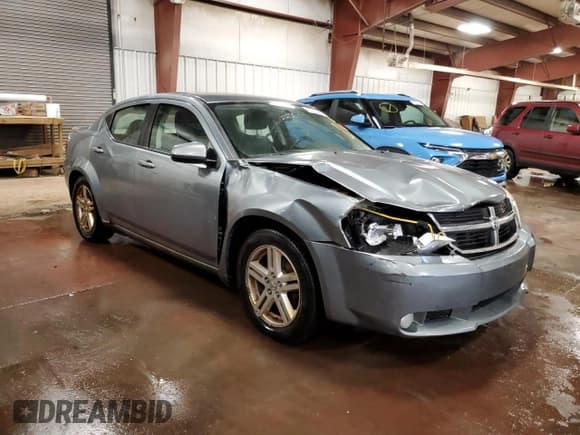 ✅ 2010 Dodge Avenger R/T • VIN: 1B3CC5FB0AN216236 • Лот: 77963664. Опубликован ранее на Copart с пробегом 198 982 миль. Бесплатный доступ к архиву аукционных продаж из США и подробный отчёт об истории автомобиля на DreamBid. Изображение 4.