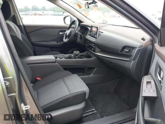 ✅ 2023 Nissan Rogue SV • VIN: JN8BT3BBXPW350487 • Lot: 42465145. Wystawiony na IAAI z przebiegiem 20 244 mil. Bezpłatny archiwum sprzedaży aukcyjnych z USA i szczegółowy raport historii pojazdu na DreamBid. Zdjęcie 5.