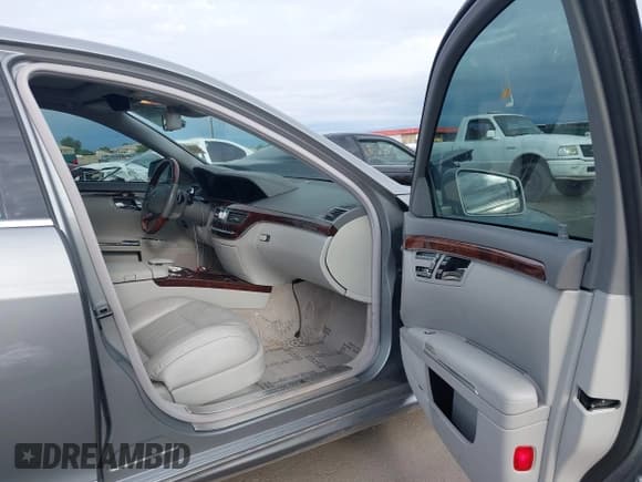 ✅ 2013 Mercedes-Benz S 550 • VIN: WDDNG7DB5DA528077 • Лот: 43262459. Опубликован ранее на IAAI с пробегом 81 050 миль. Бесплатный доступ к архиву аукционных продаж из США и подробный отчёт об истории автомобиля на DreamBid. Изображение 5.