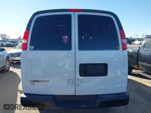 ✅ 2017 Chevrolet Express Cargo • VIN: 1GCWGAFG8H1350580 • Lot: 43775467. Listed on IAAI with 123,879 mi. Free auction sales archive from the USA and detailed vehicle history report at DreamBid. Image 16.