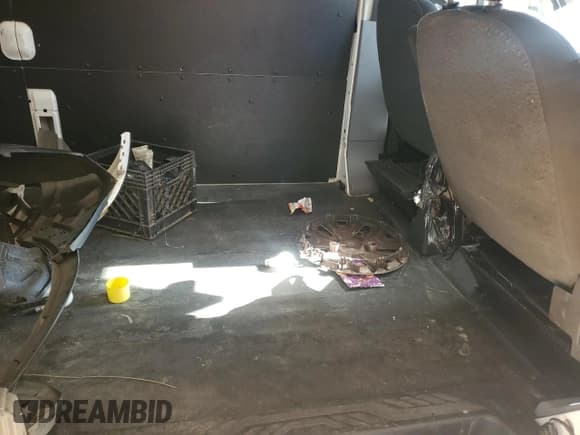 ✅ 2019 Ford Transit • VIN: 1FTYR2CM6KKA88885 • Lot: 82631445. Wystawiony na Copart z przebiegiem 143 175 mil. Bezpłatny archiwum sprzedaży aukcyjnych z USA i szczegółowy raport historii pojazdu na DreamBid. Zdjęcie 10.