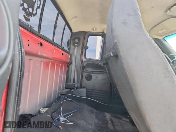 ✅ 2000 Dodge 2500 • VIN: 3B7KF2360YG142181 • Lot: 71487455. Wystawiony na Copart z przebiegiem Nie podano. Bezpłatny archiwum sprzedaży aukcyjnych z USA i szczegółowy raport historii pojazdu na DreamBid. Zdjęcie 10.