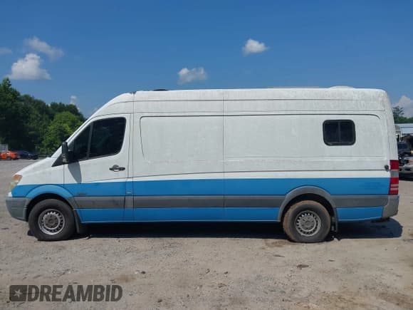 ✅ 2010 Mercedes-Benz Sprinter Cargo • VIN: WD3PE8CC0A5430498 • Lot: 42553817. Listed on IAAI with 231,427 mi. Free auction sales archive from the USA and detailed vehicle history report at DreamBid. Image 14.