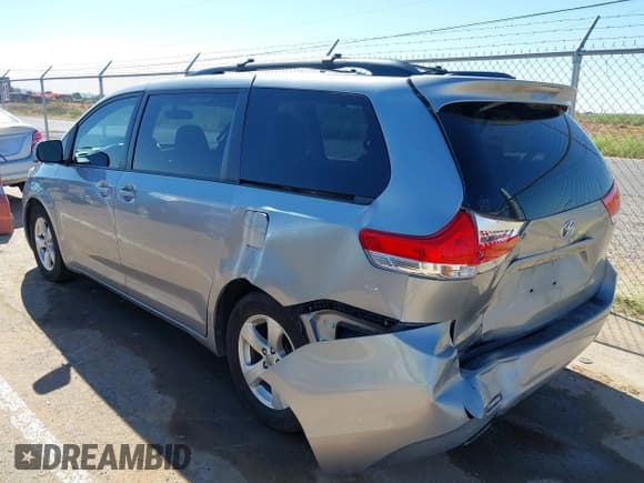 ✅ 2013 Toyota Sienna LE AAS • VIN: 5TDKK3DC6DS395653 • Lot: 43176514. Listed on IAAI with 119,446 mi. Free auction sales archive from the USA and detailed vehicle history report at DreamBid. Image 6.