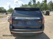 ✅ 2022 Chevrolet Suburban LT • VIN: 1GNSCCKDXNR318879 • Lot: 66185884. Wystawiony na Copart z przebiegiem 29 885 mil. Bezpłatny archiwum sprzedaży aukcyjnych z USA i szczegółowy raport historii pojazdu na DreamBid. Zdjęcie 6.