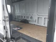 ✅ 2016 Ford Transit Cargo • VIN: 1FTYR3XM5GKB33662 • Lot: 43812911. Wystawiony na IAAI z przebiegiem 94 398 mil. Bezpłatny archiwum sprzedaży aukcyjnych z USA i szczegółowy raport historii pojazdu na DreamBid. Zdjęcie 8.