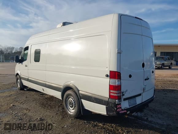 ✅ 2010 Freightliner Sprinter • VIN: WDYPE8CC5A5494983 • Lot: 43847000. Wystawiony na IAAI z przebiegiem Nie podano. Bezpłatny archiwum sprzedaży aukcyjnych z USA i szczegółowy raport historii pojazdu na DreamBid. Zdjęcie 3.