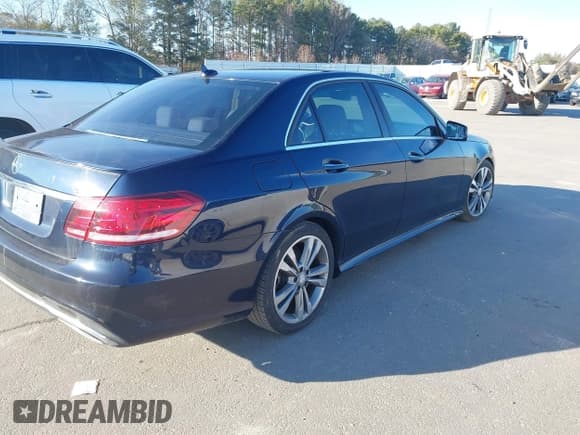 ✅ 2016 Mercedes-Benz E 350 Sport • VIN: WDDHF5KBXGB197373 • Lot: 43937597. Wystawiony na IAAI z przebiegiem 131 532 mil. Bezpłatny archiwum sprzedaży aukcyjnych z USA i szczegółowy raport historii pojazdu na DreamBid. Zdjęcie 4.