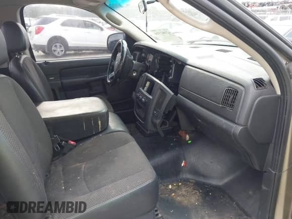 2005 Dodge 1500 SLT z VIN 1D7HA16D15J544255, wystawiony jako IAAI lot #42102314 z przebiegiem 221 854 mil mil oraz . Historia ofert i sprzedaży dostępna na DreamBid. Obrazek 5.