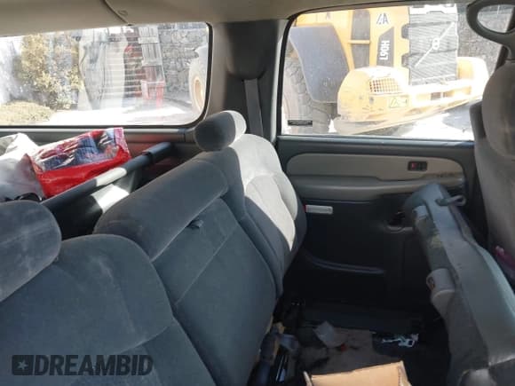 ✅ 2000 Chevrolet Suburban LS • VIN: 3GNFK16TXYG142561 • Лот: 41281631. Опубликован ранее на IAAI с пробегом 385 565 миль. Бесплатный доступ к архиву аукционных продаж из США и подробный отчёт об истории автомобиля на DreamBid. Изображение 8.