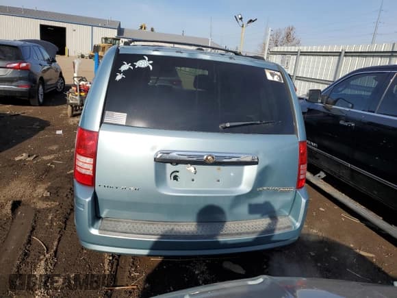 ✅ 2010 Chrysler Town & Country Touring Plus • VIN: 2A4RR8D15AR377021 • Lot: 92682835. Wystawiony na Copart z przebiegiem 151 032 mil. Bezpłatny archiwum sprzedaży aukcyjnych z USA i szczegółowy raport historii pojazdu na DreamBid. Zdjęcie 6.