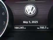 ✅ 2014 Volkswagen Touareg Sport • VIN: WVGEF9BP6ED007632 • Lot: 42183677. Listed on IAAI with 166,245 mi. Free auction sales archive from the USA and detailed vehicle history report at DreamBid. Image 15.