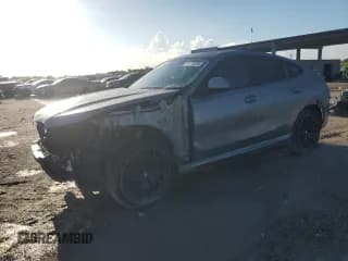 ✅ 2024 BMW X6 xDrive40i • VIN: 5UX33EX00R9U01305 • Lot: 70728025. Wystawiony na Copart z przebiegiem 40 493 mil. Bezpłatny archiwum sprzedaży aukcyjnych z USA i szczegółowy raport historii pojazdu na DreamBid. Zdjęcie 1.