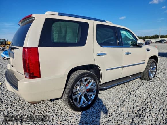 ✅ 2013 Cadillac Escalade Luxury • VIN: 1GYS4BEF9DR207827 • Lot: 94090095. Wystawiony na Copart z przebiegiem 112 223 mil. Bezpłatny archiwum sprzedaży aukcyjnych z USA i szczegółowy raport historii pojazdu na DreamBid. Zdjęcie 3.