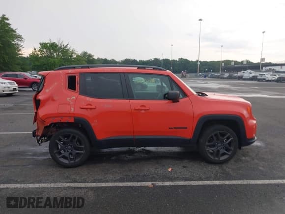 ✅ 2021 Jeep Renegade 80th Anniversary • VIN: ZACNJDBB9MPN14886 • Lot: 42623085. Wystawiony na IAAI z przebiegiem 30 640 mil. Bezpłatny archiwum sprzedaży aukcyjnych z USA i szczegółowy raport historii pojazdu na DreamBid. Zdjęcie 13.