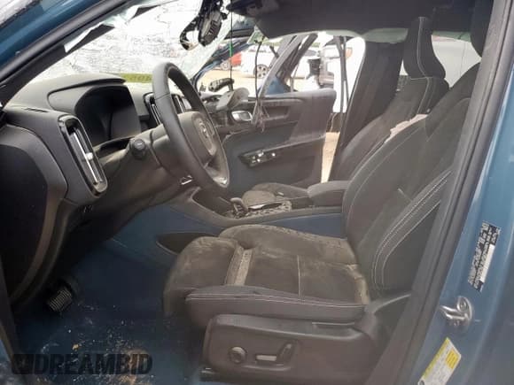 ✅ 2022 Volvo C40 Ultimate • VIN: YV4ED3GB5N2004153 • Лот: 63116185. Опубликован ранее на Copart с пробегом Не указан. Бесплатный доступ к архиву аукционных продаж из США и подробный отчёт об истории автомобиля на DreamBid. Изображение 7.