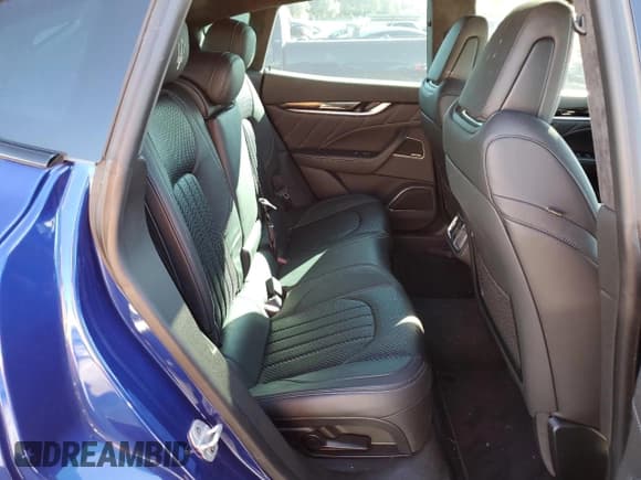 ✅ 2022 Maserati Levante Modena • VIN: ZN661YUM3NX402949 • Лот: 40039184. Опубликован ранее на Copart с пробегом 17 801 миль. Бесплатный доступ к архиву аукционных продаж из США и подробный отчёт об истории автомобиля на DreamBid. Изображение 10.