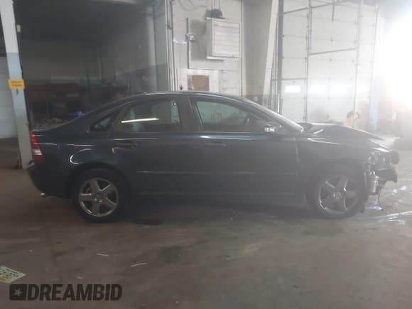✅ 2007 Volvo S40 2.5L Turbo • VIN: YV1MH682072302299 • Lot: 42591235. Wystawiony na IAAI z przebiegiem 80 212 mil. Bezpłatny archiwum sprzedaży aukcyjnych z USA i szczegółowy raport historii pojazdu na DreamBid. Zdjęcie 13.