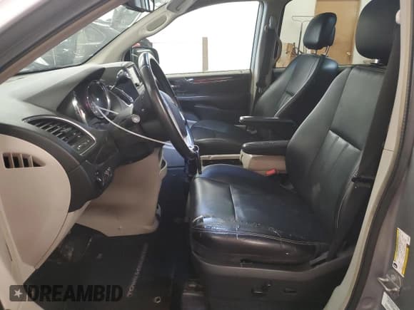 ✅ 2014 Chrysler Town & Country Touring • VIN: 2C4RC1BG0ER468340 • Lot: 61059235. Listed on Copart with 126,958 mi. Free auction sales archive from the USA and detailed vehicle history report at DreamBid. Image 7.