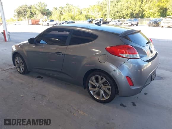 ✅ 2017 Hyundai Veloster Value Edition • VIN: KMHTC6AD4HU309804 • Lot: 43441272. Wystawiony na IAAI z przebiegiem 99 124 mil. Bezpłatny archiwum sprzedaży aukcyjnych z USA i szczegółowy raport historii pojazdu na DreamBid. Zdjęcie 3.
