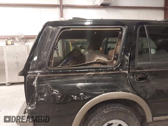 ✅ 2000 Ford Expedition Eddie Bauer • VIN: 1FMPU18L0YLA30841 • Lot: 43716676. Wystawiony na IAAI z przebiegiem 168 263 mil. Bezpłatny archiwum sprzedaży aukcyjnych z USA i szczegółowy raport historii pojazdu na DreamBid. Zdjęcie 12.