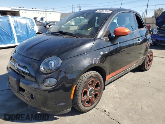 ✅ 2017 FIAT 500e • VIN: 3C3CFFGE6HT549530 • Лот: 89887285. Опубликован ранее на Copart с пробегом 45 192 миль. Бесплатный доступ к архиву аукционных продаж из США и подробный отчёт об истории автомобиля на DreamBid. Изображение 1.