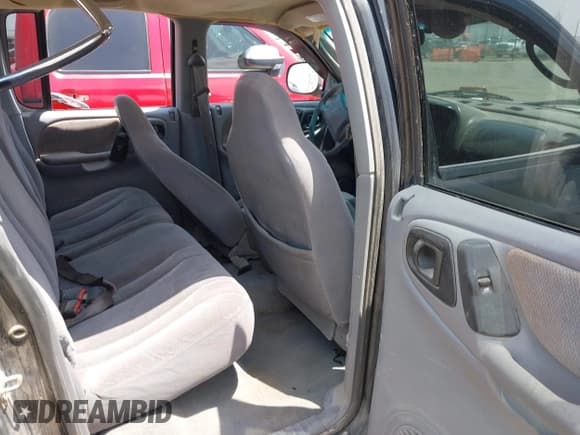 ✅ 2000 Dodge Dakota Sport • VIN: 1B7GG2AN9YS769936 • Lot: 42319684. Wystawiony na IAAI z przebiegiem Nie podano. Bezpłatny archiwum sprzedaży aukcyjnych z USA i szczegółowy raport historii pojazdu na DreamBid. Zdjęcie 8.