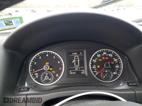 ✅ 2016 Volkswagen Tiguan S • VIN: WVGAV7AX2GW583023 • Лот: 92668535. Опубликован ранее на Copart с пробегом 70 121 миль. Бесплатный доступ к архиву аукционных продаж из США и подробный отчёт об истории автомобиля на DreamBid. Изображение 9.