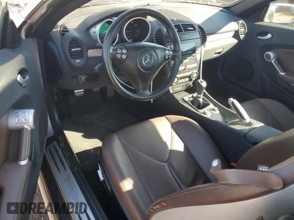 ✅ 2005 Mercedes-Benz SLK 230/320 • VIN: WDBWK56F25F032738 • Лот: 82088775. Опубликован ранее на Copart с пробегом 76 753 миль. Бесплатный доступ к архиву аукционных продаж из США и подробный отчёт об истории автомобиля на DreamBid. Изображение 8.