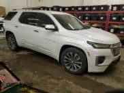 ✅ 2022 Chevrolet Traverse Premier • VIN: 1GNEVKKW8NJ165985 • Lot: 38068244. Wystawiony na Copart z przebiegiem 11 007 mil. Bezpłatny archiwum sprzedaży aukcyjnych z USA i szczegółowy raport historii pojazdu na DreamBid. Zdjęcie 4.