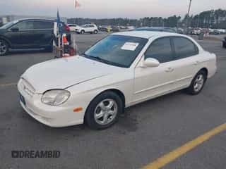 2000 Hyundai Sonata z VIN KMHWF25S3YA327184, wystawiony jako IAAI lot #41771540 z przebiegiem 84 783 mil mil oraz . Historia ofert i sprzedaży dostępna na DreamBid. Obrazek 2.