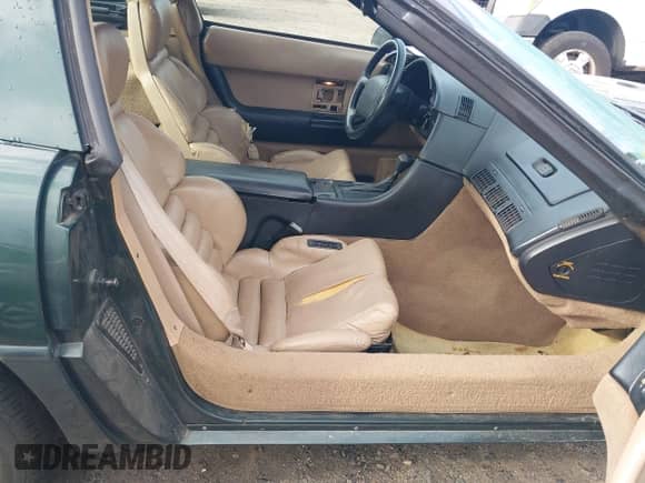 1992 Chevrolet Corvette z VIN 1G1YY23P1N5119727, wystawiony jako IAAI lot #43591300 z przebiegiem 81 759 mil mil oraz . Historia ofert i sprzedaży dostępna na DreamBid. Obrazek 5.