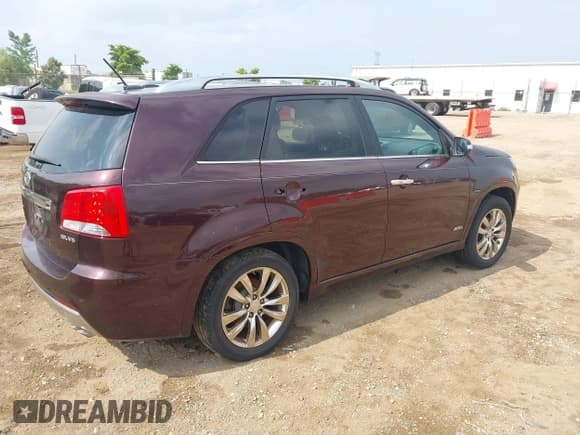 ✅ 2011 Kia Sorento SX • VIN: 5XYKWDA25BG168115 • Lot: 42983045. Wystawiony na IAAI z przebiegiem 234 520 mil. Bezpłatny archiwum sprzedaży aukcyjnych z USA i szczegółowy raport historii pojazdu na DreamBid. Zdjęcie 4.