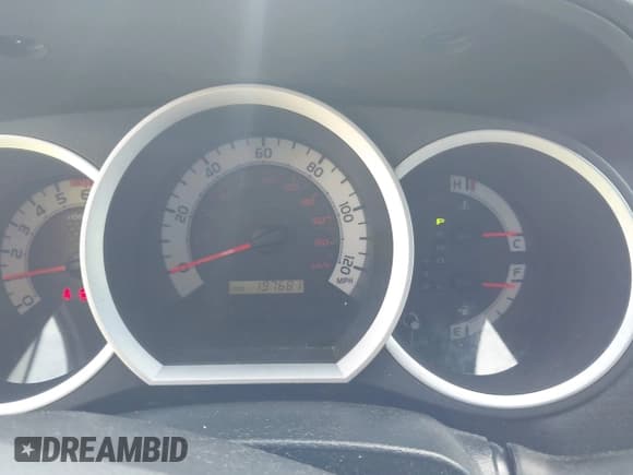 ✅ 2015 Toyota Tacoma PreRunner • VIN: 5TFKU4HN5FX006820 • Lot: 42647115. Listed on IAAI with 197,681 mi. Free auction sales archive from the USA and detailed vehicle history report at DreamBid. Image 7.