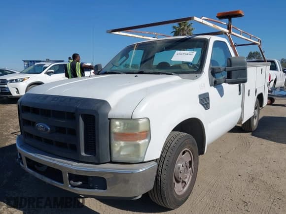 ✅ 2008 Ford F-250 XL • VIN: 1FTNF20588EA12052 • Lot: 42699890. Wystawiony na IAAI z przebiegiem 262 049 mil. Bezpłatny archiwum sprzedaży aukcyjnych z USA i szczegółowy raport historii pojazdu na DreamBid. Zdjęcie 2.