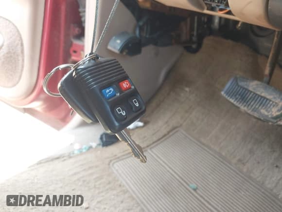 ✅ 2000 Ford Explorer Eddie Bauer • VIN: 1FMZU74E1YZA95651 • Lot: 42255311. Wystawiony na IAAI z przebiegiem 199 209 mil. Bezpłatny archiwum sprzedaży aukcyjnych z USA i szczegółowy raport historii pojazdu na DreamBid. Zdjęcie 11.