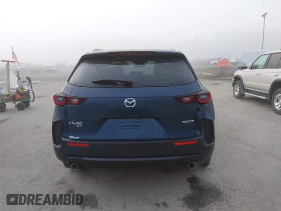 ✅ 2023 Mazda CX-50 S Preferred Plus • VIN: 7MMVABCM5PN123335 • Lot: 43181841. Wystawiony na IAAI z przebiegiem 30 819 mil. Bezpłatny archiwum sprzedaży aukcyjnych z USA i szczegółowy raport historii pojazdu na DreamBid. Zdjęcie 16.