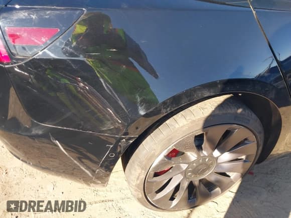 ✅ 2021 Tesla Model 3 Performance • VIN: 5YJ3E1EC6MF999321 • Lot: 41417451. Wystawiony na IAAI z przebiegiem 20 562 mil. Bezpłatny archiwum sprzedaży aukcyjnych z USA i szczegółowy raport historii pojazdu na DreamBid. Zdjęcie 21.