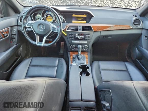 ✅ 2012 Mercedes-Benz C 250 Sport • VIN: WDDGF4HB4CA609364 • Lot: 94113335. Wystawiony na Copart z przebiegiem 182 308 mil. Bezpłatny archiwum sprzedaży aukcyjnych z USA i szczegółowy raport historii pojazdu na DreamBid. Zdjęcie 8.