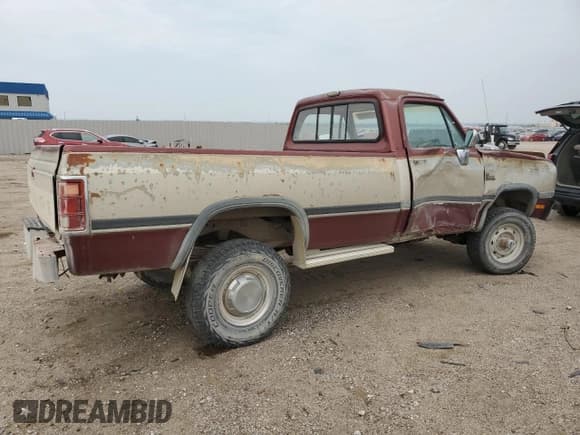 ✅ 1993 Dodge D/W 250 • VIN: 1B7KM26C2PS168439 • Lot: 71366565. Listed on Copart with 151,816 mi. Free auction sales archive from the USA and detailed vehicle history report at DreamBid. Image 3.