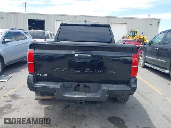 ✅ 2024 Toyota Tacoma SR5 • VIN: 3TMLB5JN9RM048881 • Лот: 42562353. Опубликован ранее на IAAI с пробегом 17 712 миль. Бесплатный доступ к архиву аукционных продаж из США и подробный отчёт об истории автомобиля на DreamBid. Изображение 17.