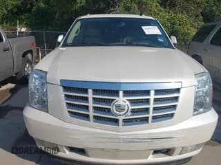✅ 2011 Cadillac Escalade • VIN: 1GYS4AEF8BR252832 • Lot: 43051731. Wystawiony na IAAI z przebiegiem 210 423 mil. Bezpłatny archiwum sprzedaży aukcyjnych z USA i szczegółowy raport historii pojazdu na DreamBid. Zdjęcie 6.