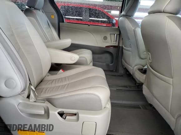 ✅ 2012 Toyota Sienna XLE • VIN: 5TDYK3DC9CS245237 • Lot: 85541775. Listed on Copart with 169,909 mi. Free auction sales archive from the USA and detailed vehicle history report at DreamBid. Image 11.