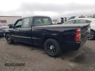 2005 Chevrolet Silverado 1500 LS z VIN 2GCEC19T051174209, wystawiony jako Copart lot #71969214 z przebiegiem 199 192 mil mil oraz Szkoda całkowita • Salvage title. Historia ofert i sprzedaży dostępna na DreamBid. Obrazek 2.