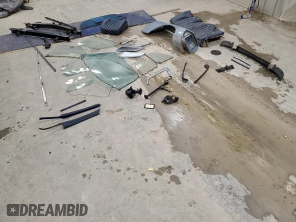 ✅ 1976 Mercedes-Benz SLC • VIN: 10702412013964 • Lot: 90460335. Listed on Copart with 84,495 mi. Free auction sales archive from the USA and detailed vehicle history report at DreamBid. Image 12.