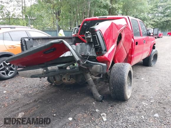 ✅ 2006 Chevrolet Silverado 2500HD LT3 • VIN: 1GCHK23D96F228883 • Лот: 42908093. Опубликован ранее на IAAI с пробегом 181 558 миль. Бесплатный доступ к архиву аукционных продаж из США и подробный отчёт об истории автомобиля на DreamBid. Изображение 4.
